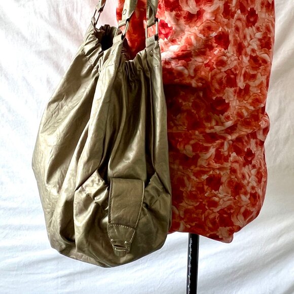 Bueno Gold Matte Metallic Bucket Bag with Scrunch Snap Opening, EC! - Picture 5 of 13